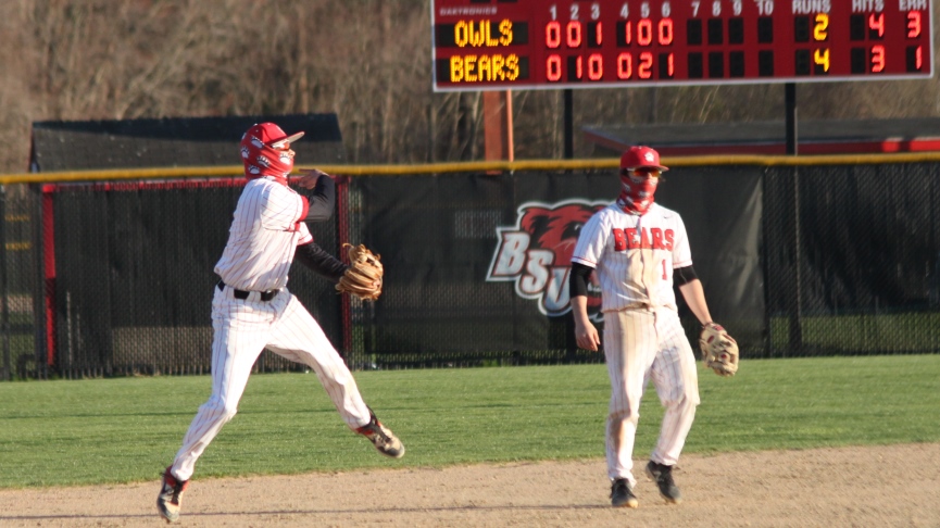 Baseball Sweeps Westfield State on Senior Day