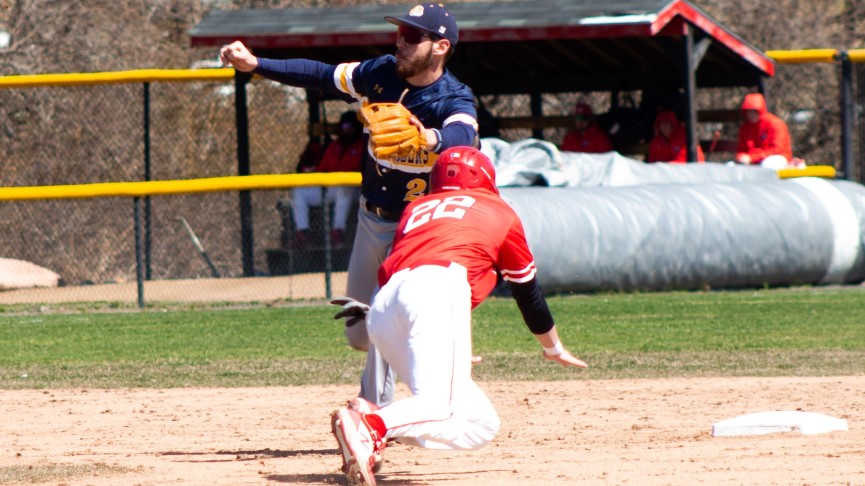 Baseball Sweeps MCLA in MASCAC Doubleheader