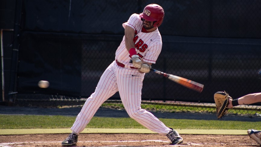 Baseball Sweeps Worcester State