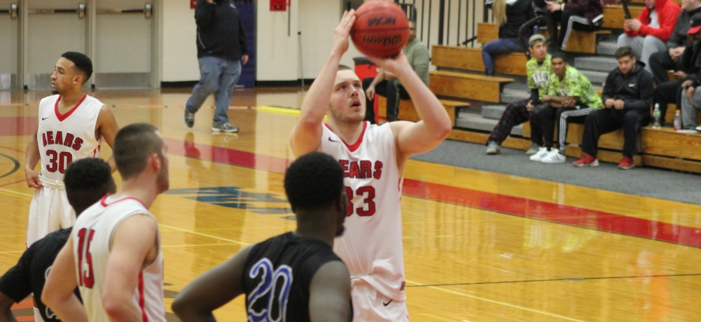DeAndrade, Mass Lead Men's Basketball to 72-70 Win Over Becker
