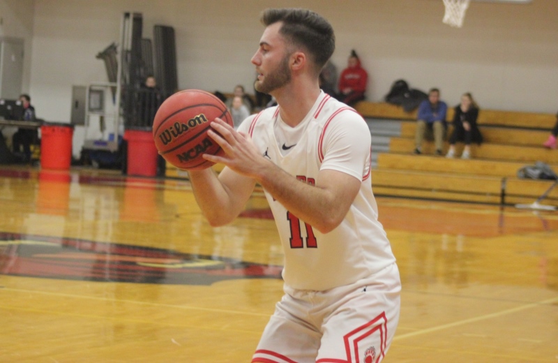 Men's Basketball Falls to UMass Dartmouth, 94-84