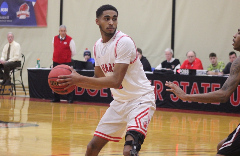 Men's Basketball Holds Off Dean, 78-77