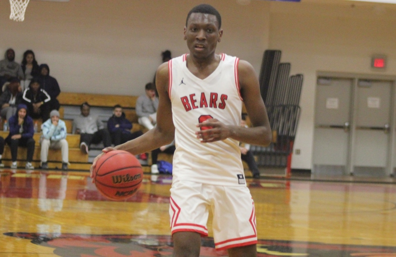Men's Basketball Edged by MIT, 76-71