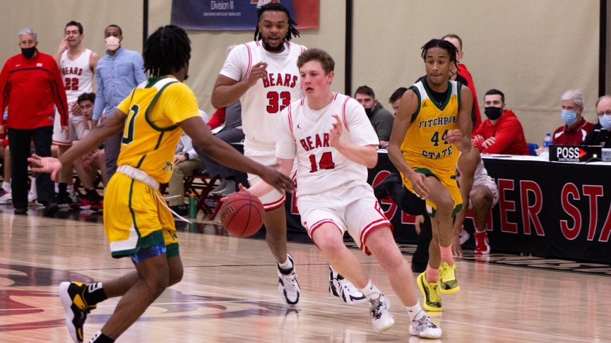Men's Basketball Drops 87-75 MASCAC Decision to Fitchburg State
