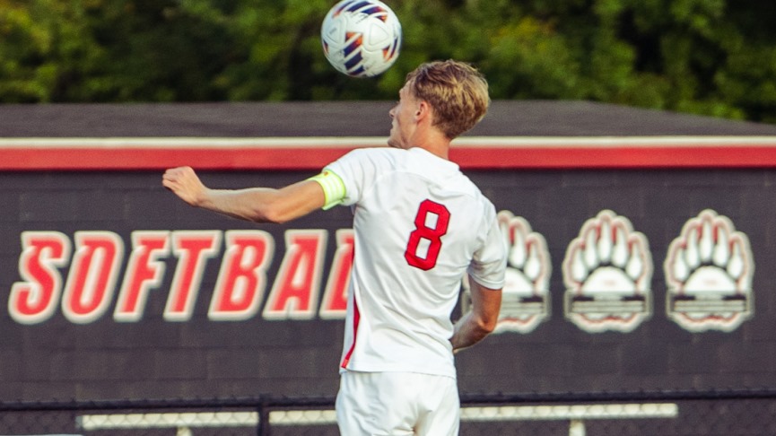 Men's Soccer Drops 6-0 Decision to #3 Middlebury