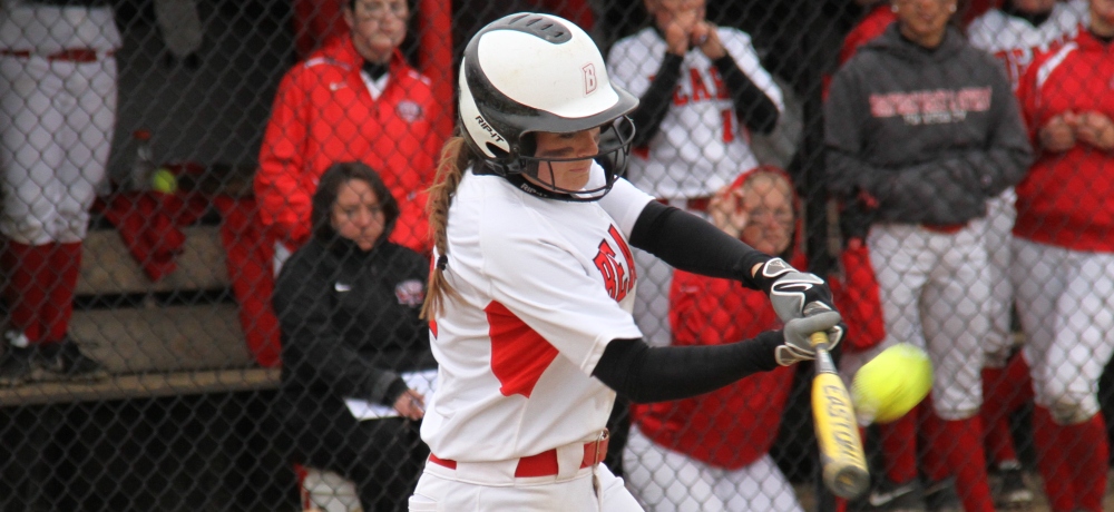 Softball Splits MASCAC Twinibill with Salem State