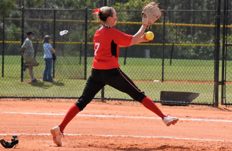 Softball Drops Pair of Games to Kenyon and Swarthmore