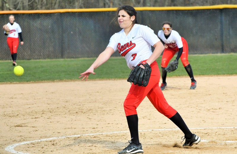 Softball Splits Pair of Game in Florida