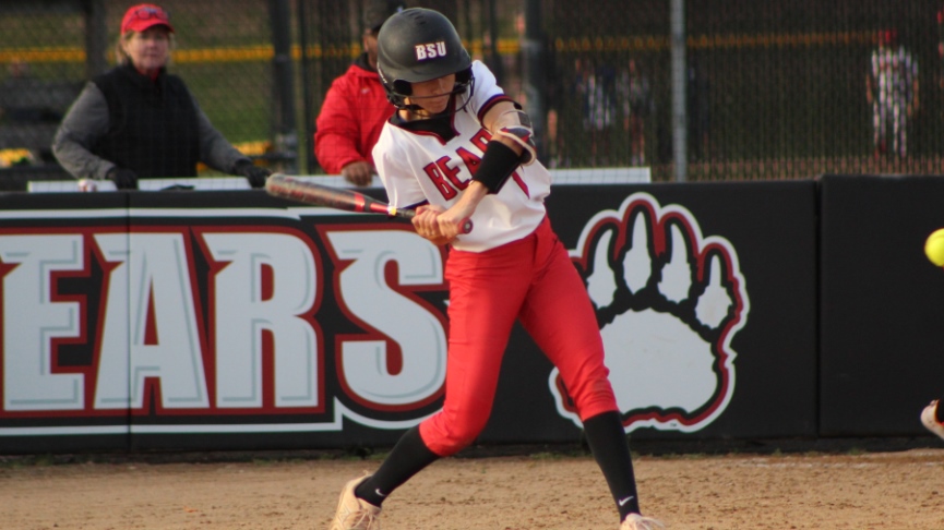 Softball Sweeps VTSU Lyndon