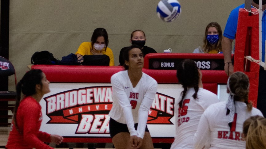Volleyball Drops 3-0 Decision to Regis