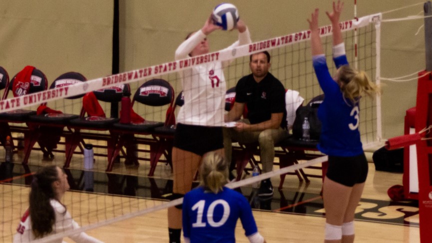 Volleyball Falls to Smith, 3-0, at Bonnie May Invitational