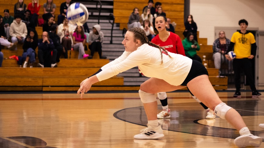 Volleyball Drops 3-2 Decision to Worcester State