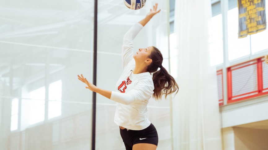 Volleyball Falls to RIC, 3-0